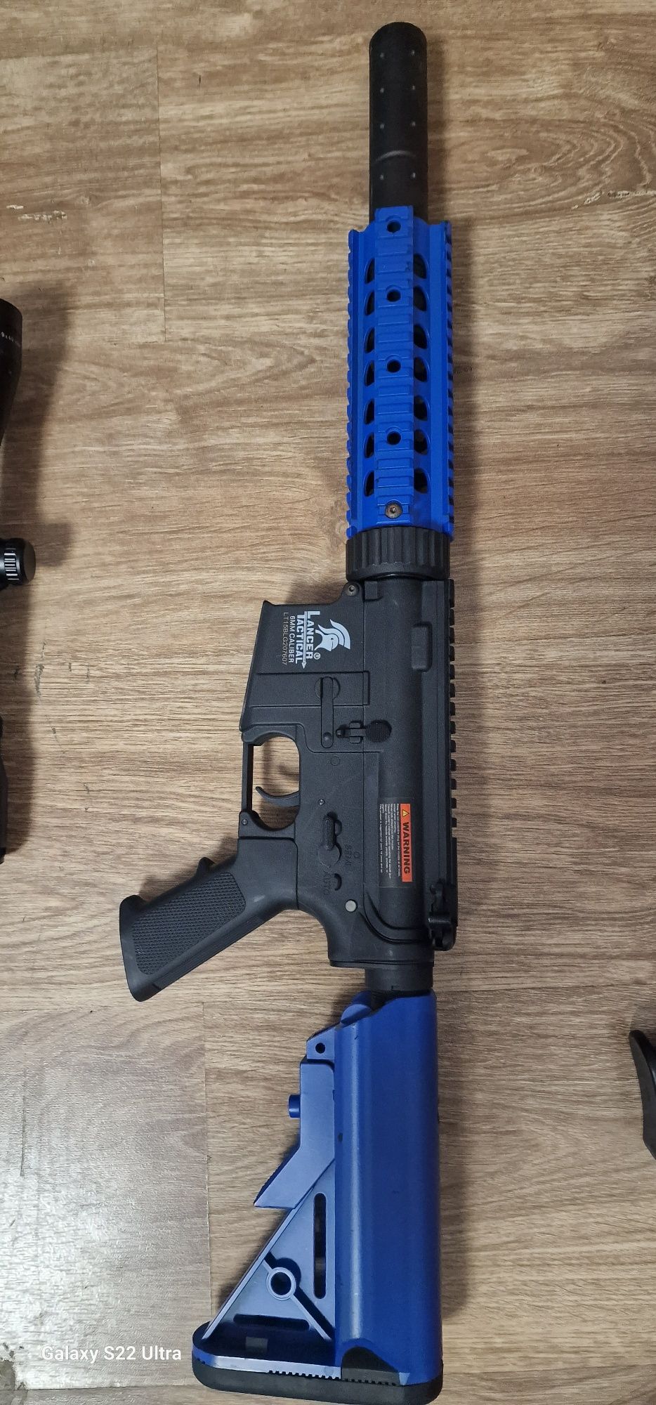 Arme airsoft si pistol pe gaz