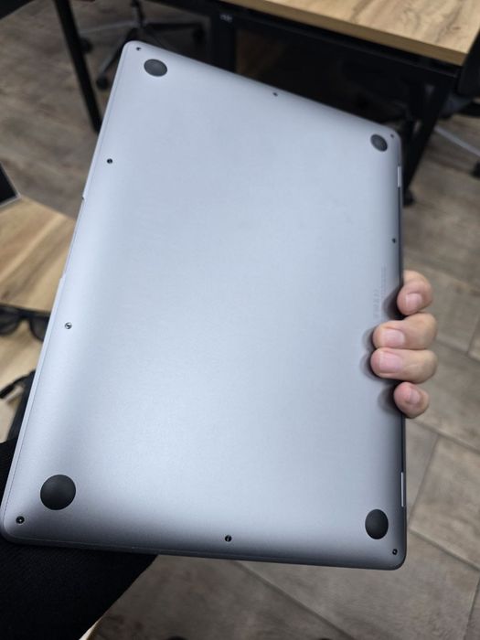 Macbook air M1 sotiladi holati a'lo darajada