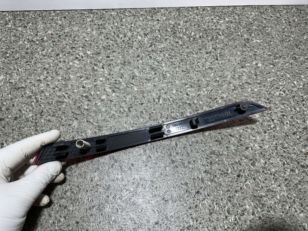 Catadioptru Bara Spate Dreapta Oe Audi A4 B9