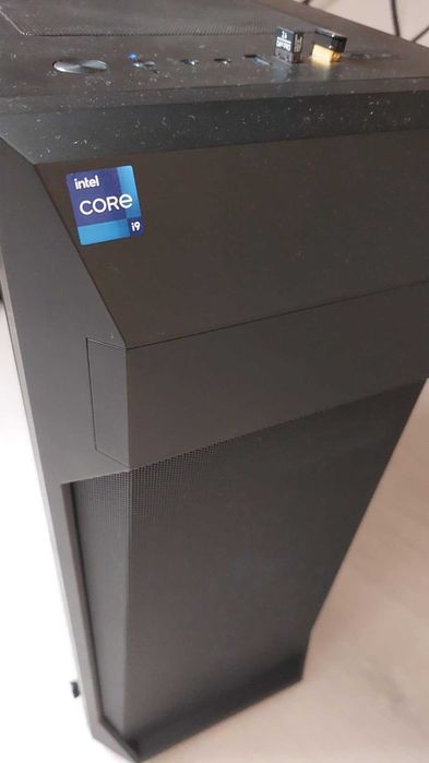 столен компютър за продаване