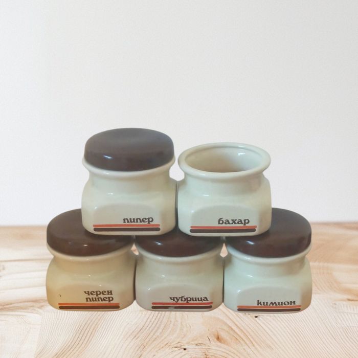 Български буркани за подправки