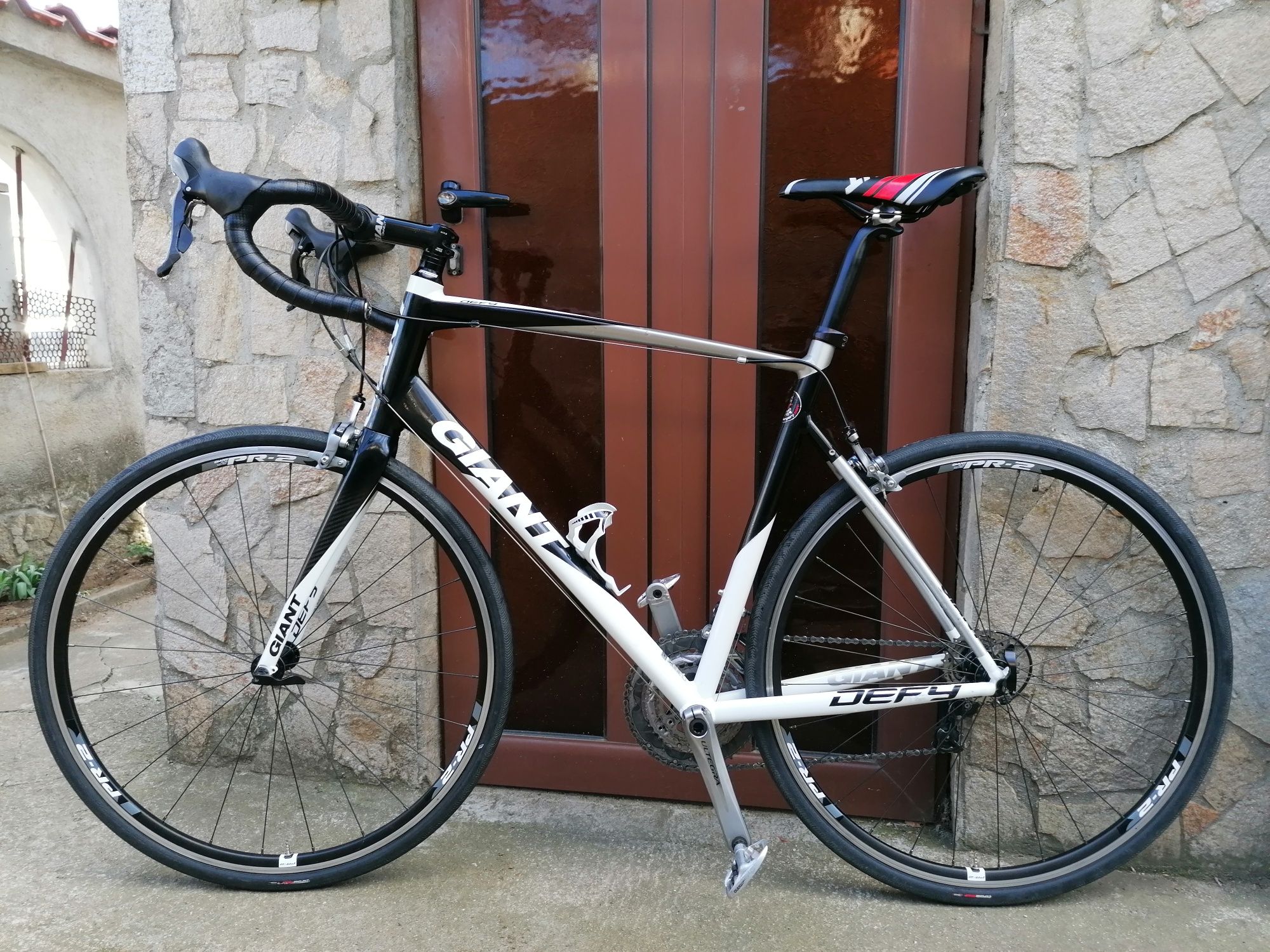 GIANT Defy шосеен, Ultegra 30 Скорости