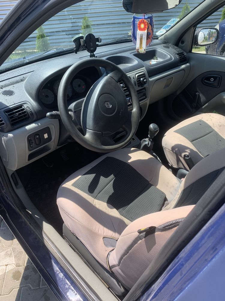 Vînd    Renault clio
