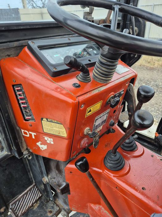 Tractor viticol new holland