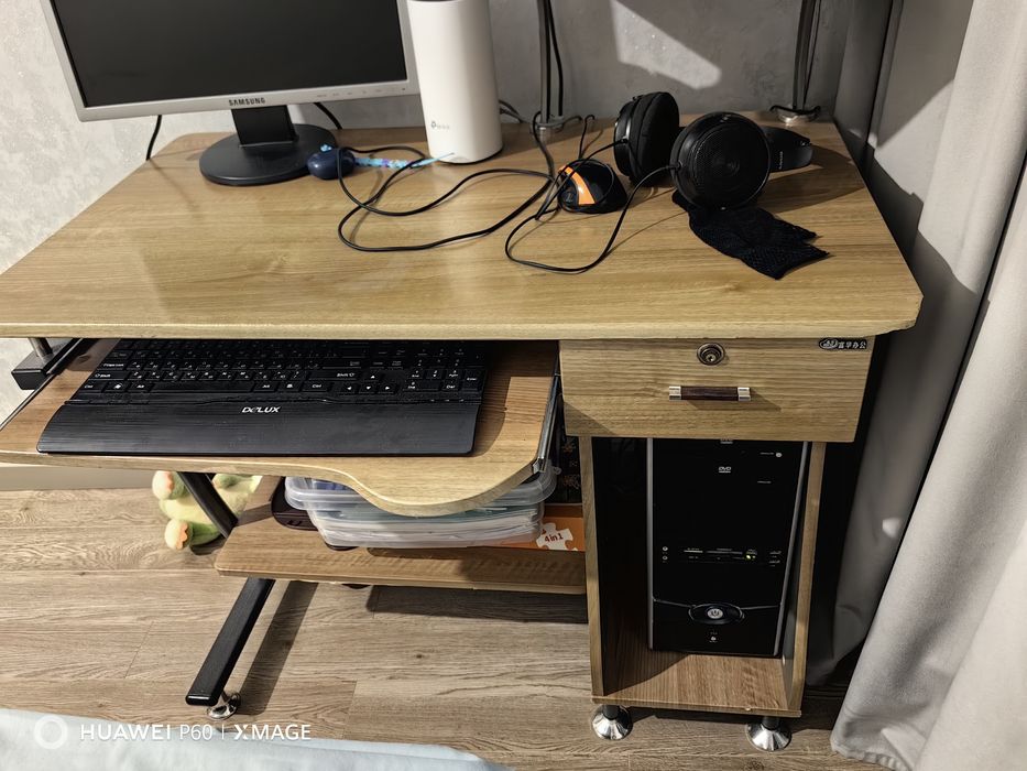 Продам компьютерный стол