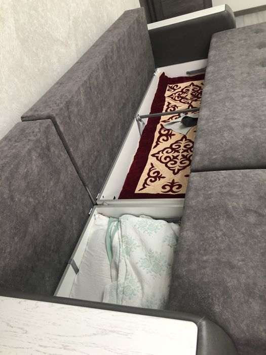 Продам диван в зал