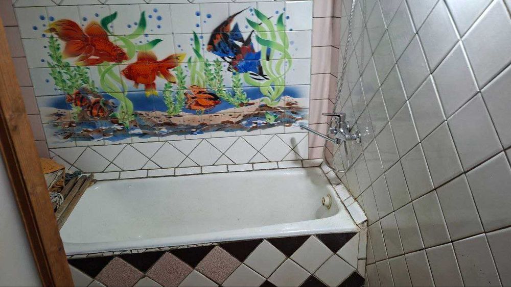 Срочно сдается дом 5 остановок от FOOD CITY.Уратачирчикский район.