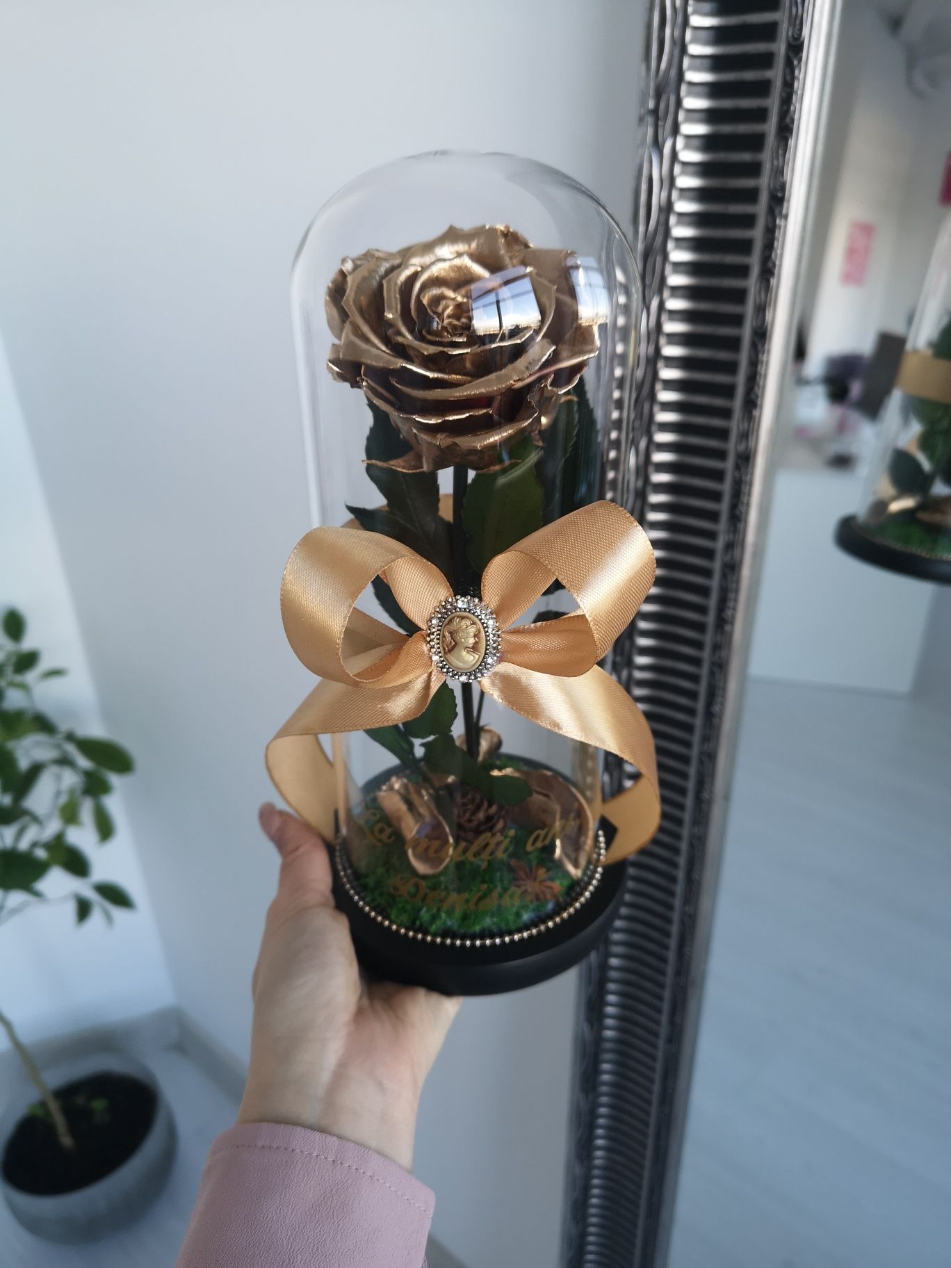 Cupola de sticla cu trandafir criogenat persoanalizat