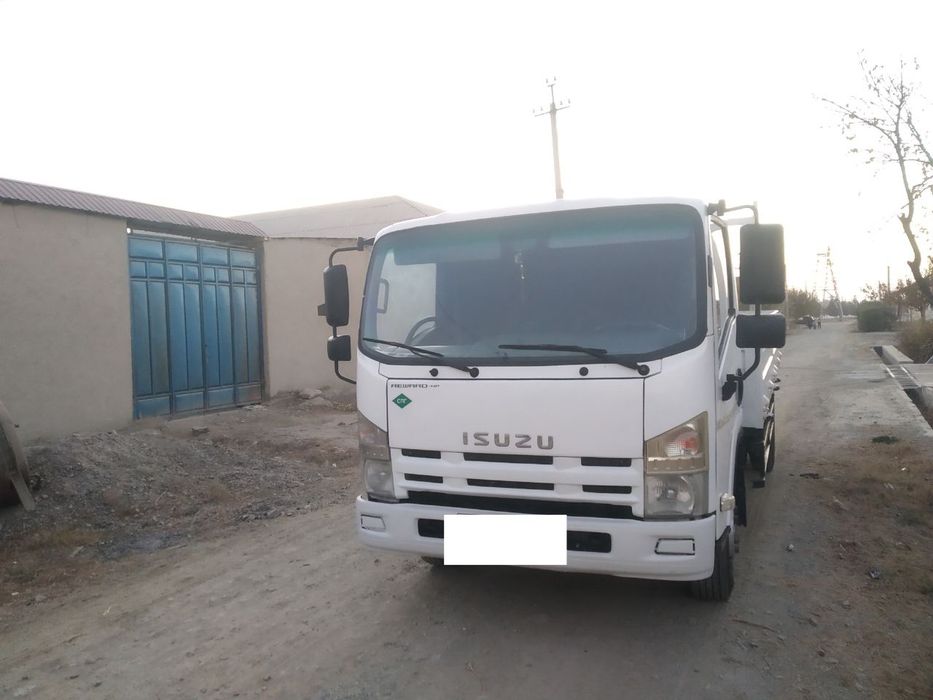 Isuzu bort yuk avtomobili