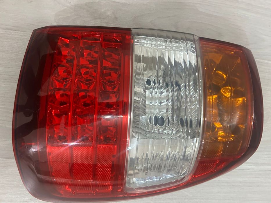 Продам задний фонарь на Land Cruiser 100
