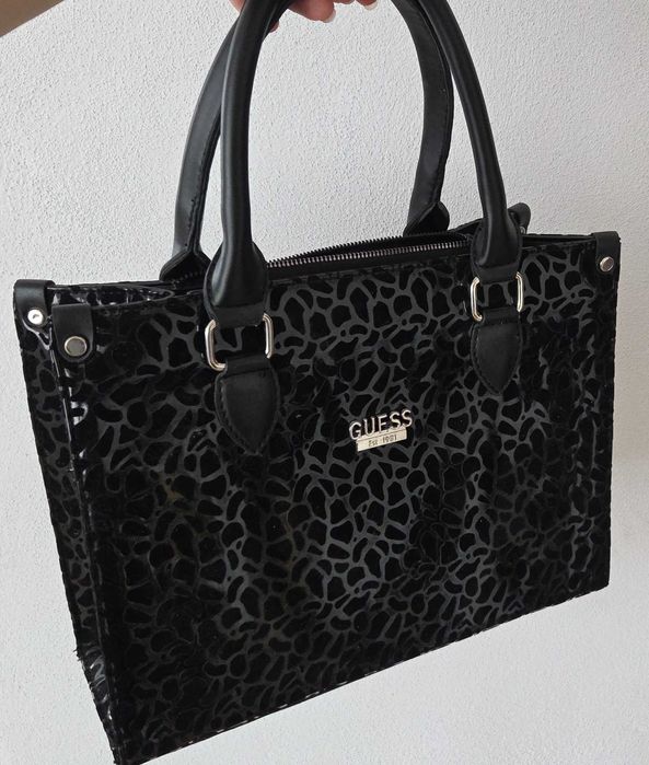 Geanta cu mâner neagră