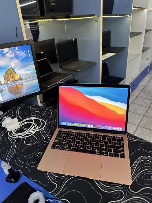 Как новый Macbook Air 2019года Core i5/8ГБ/128ГБ цикл 181 идеал