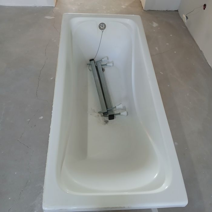 Продам акриловую ванну в идеальном состоянии р-р  1м 60см ×  70 см