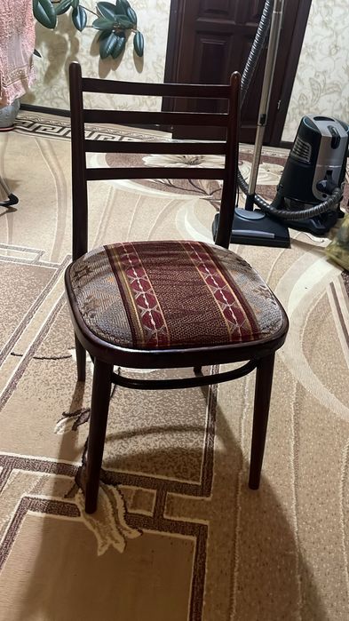 Продам Стулья Б/У  по 5000 тг