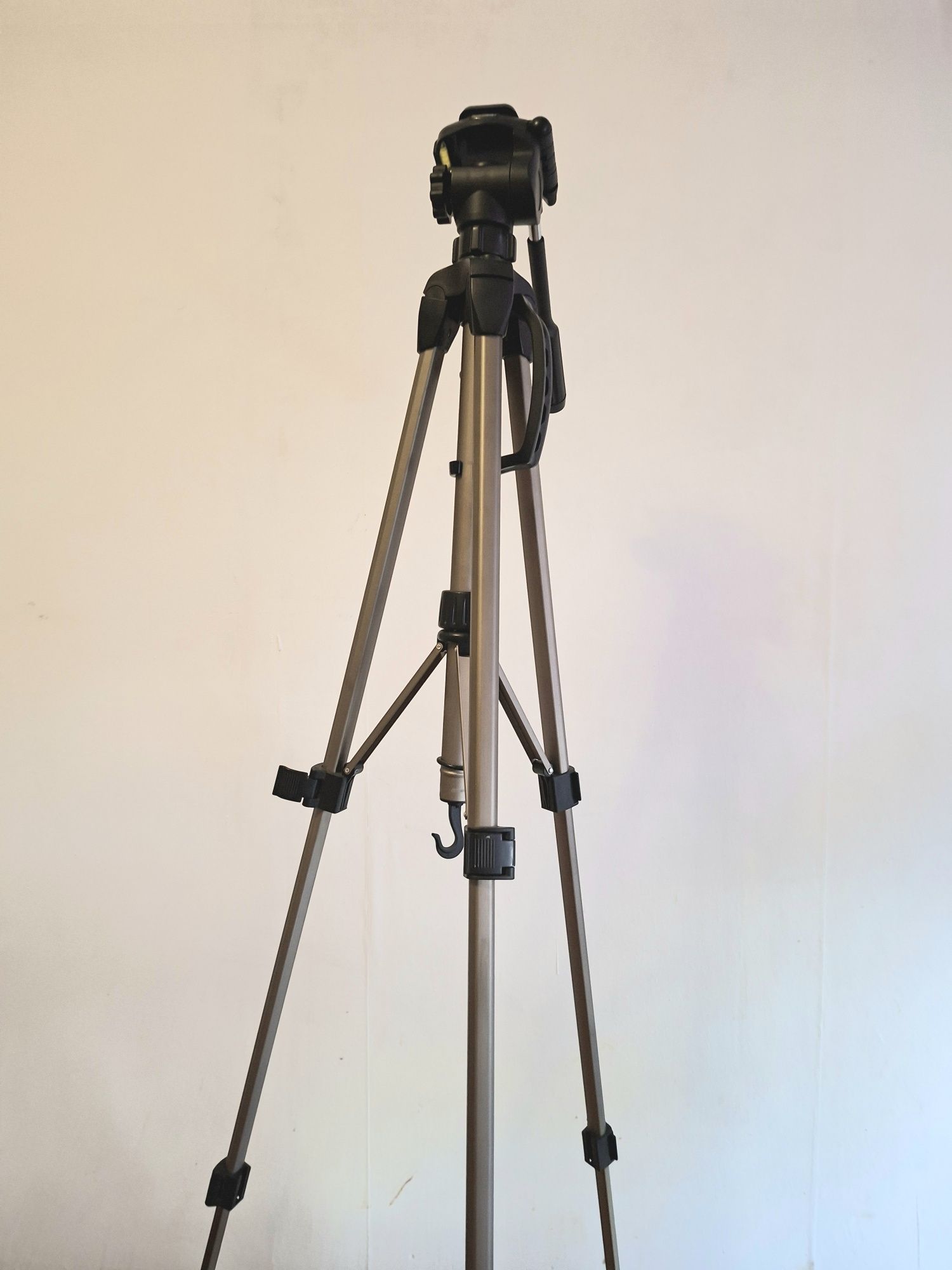 Фотообектив Thunder trupod 22
Фотообектив