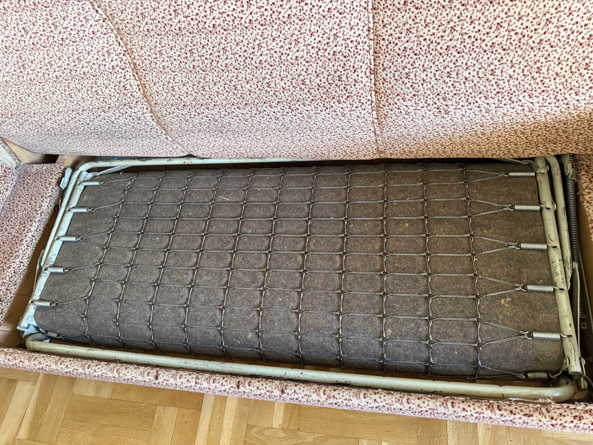 Разтегателен диван