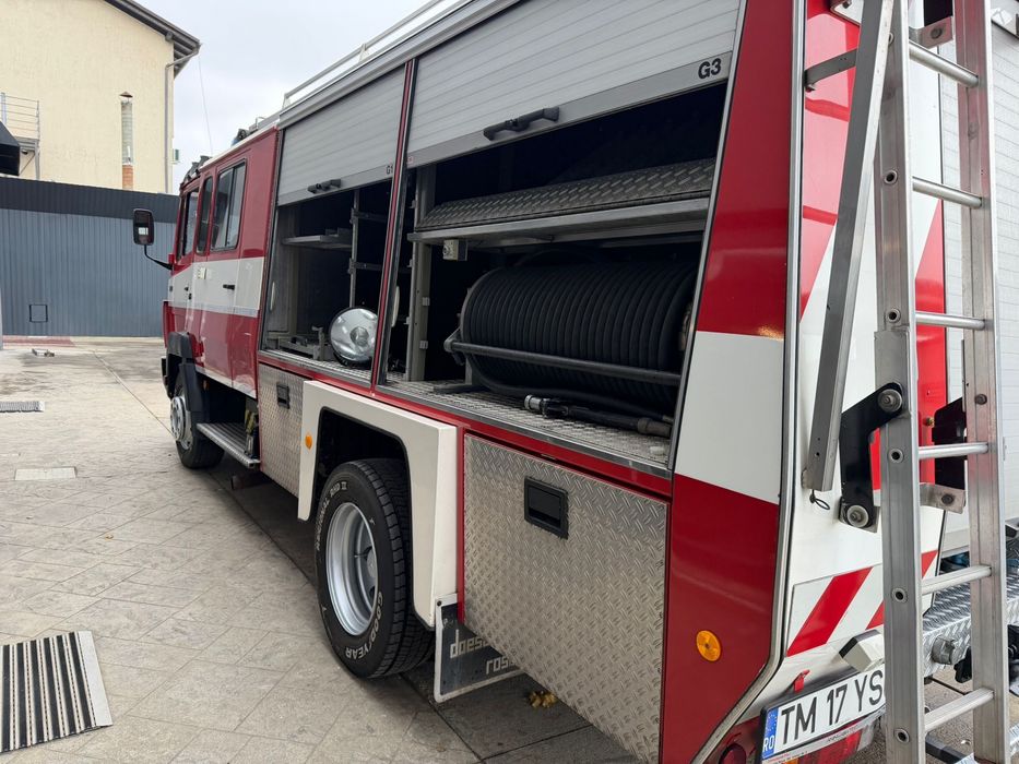 Masina de pompieri Mercedes Benz, inmatriculata si echipata, 2000 L