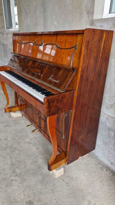 Продается пианино "Волжанка"