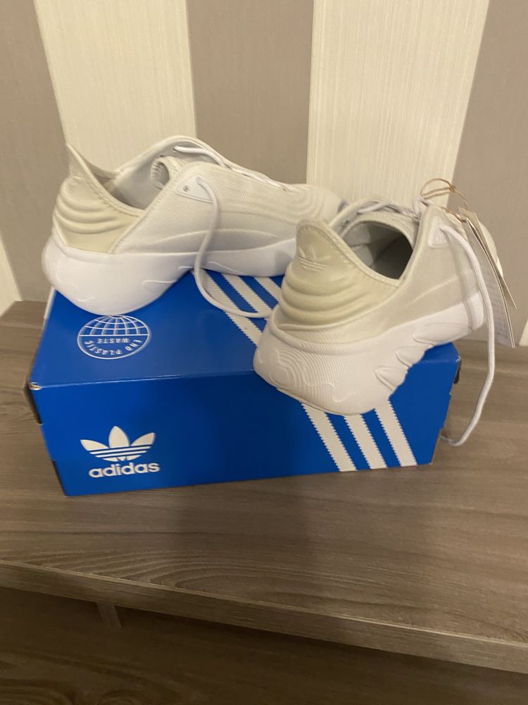 Adidasi Adidas 42 noi nouti