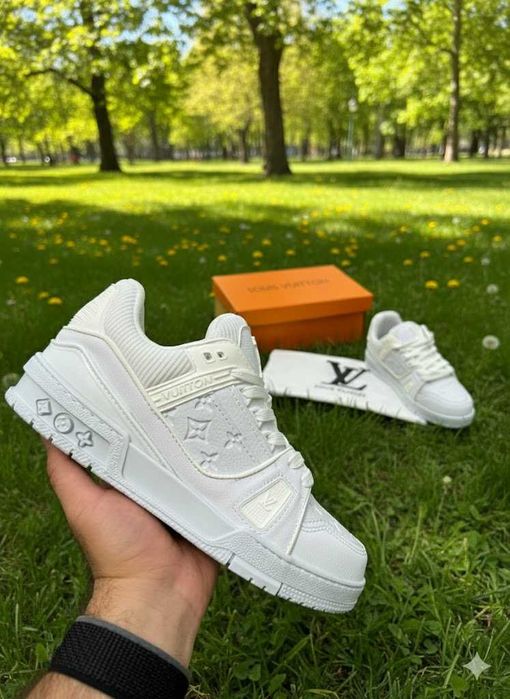 Adidasi LV Trainers Alb - Full Box - Calitate Premium