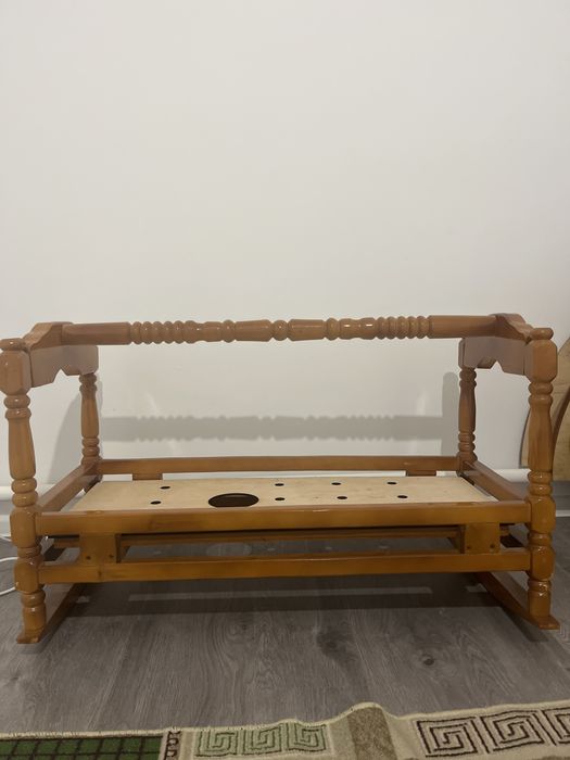 Бесік қолдан жасалған