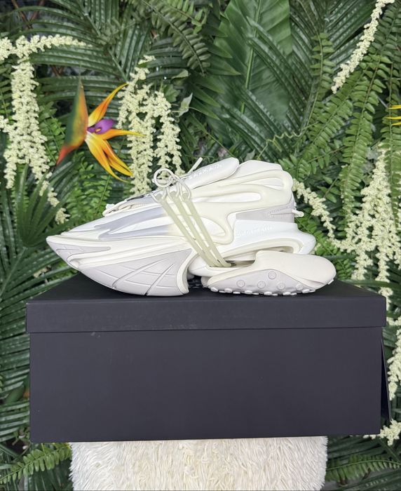 Balmain Unicorn Triple White