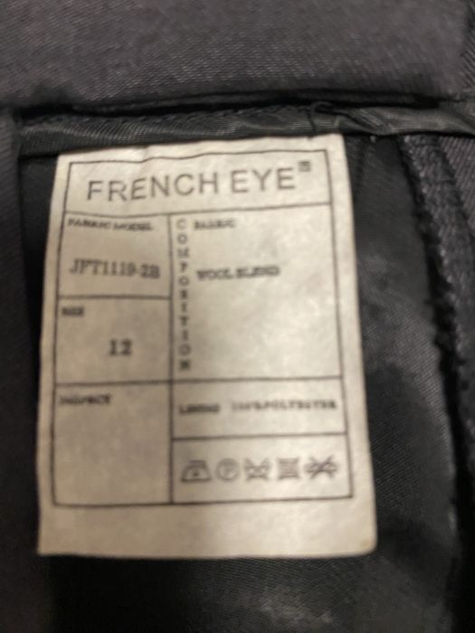 Нов елегантен черен костюм от 2 части - сако с панталон от French eye