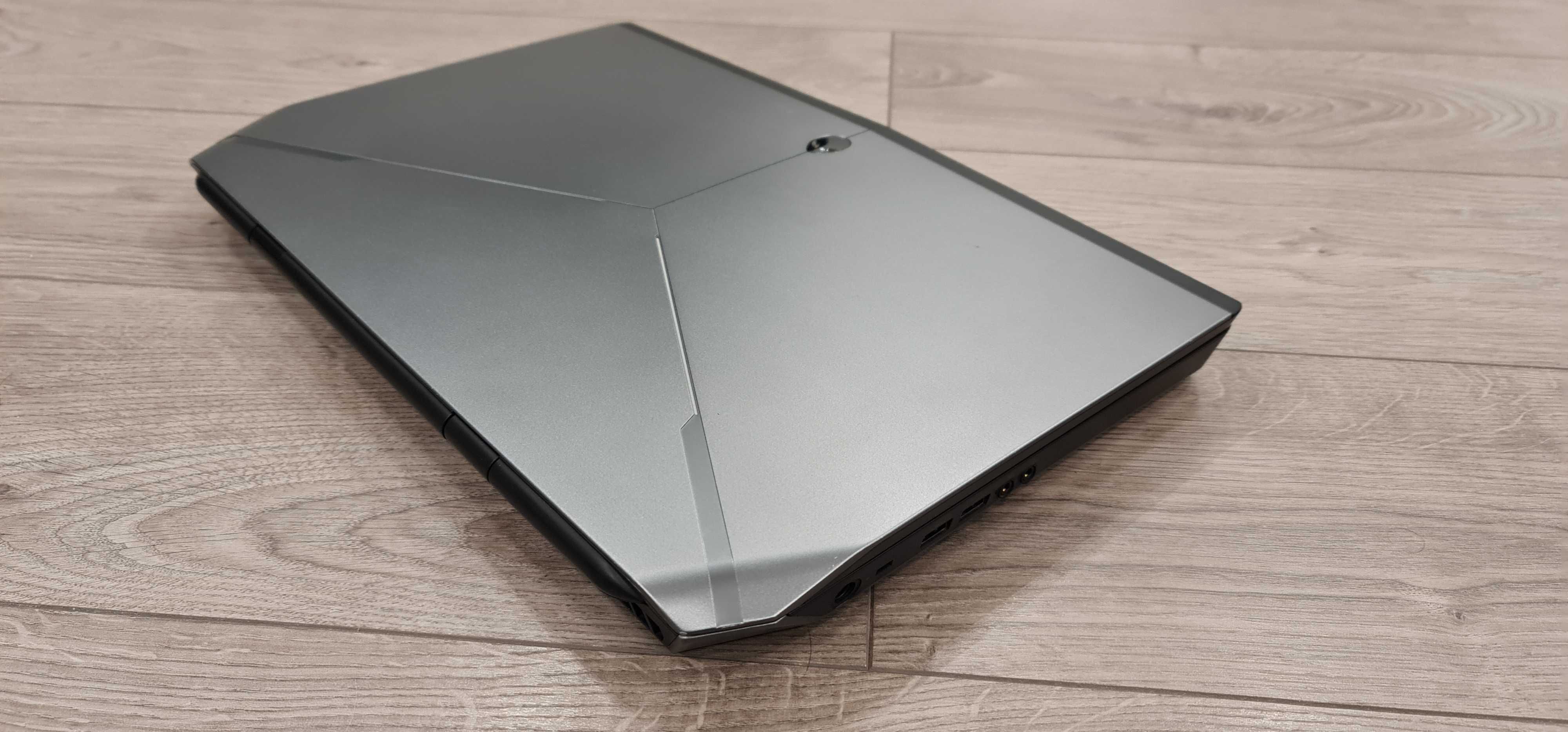 Laptop gaming alienware 17" ,intel core i7-6820hk ,video 8 gb, defect