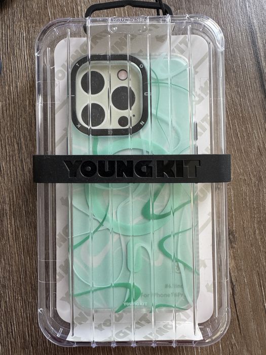 Young Kit на iPhone 14 Pro