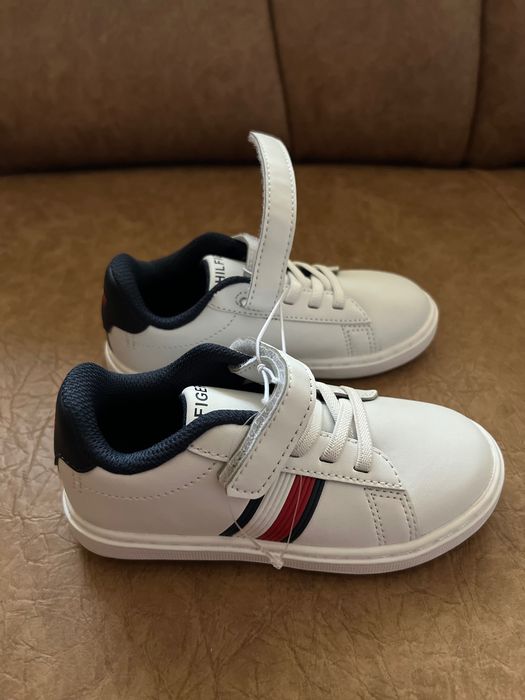 Tenisi Tommy Hilfingher , copii marimea 25 noi, nepurtati! Si curier