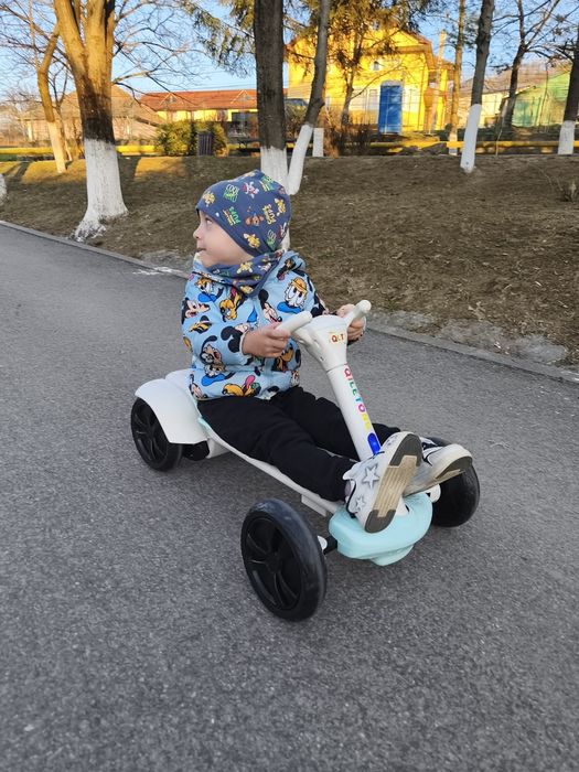 Kart electric cu player multimedia și port USB