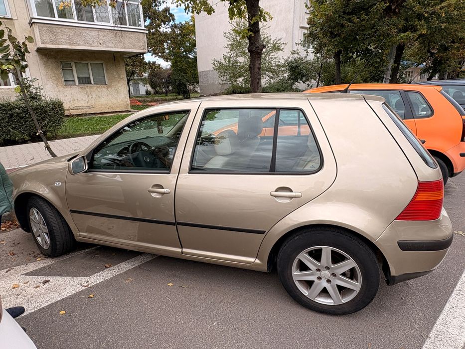 Vând volkswagen Golf din 2001