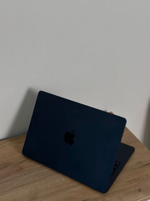Macbook air m2 16/256 100 % USA apple  23 ta sikl 25 soatgacha yetadi