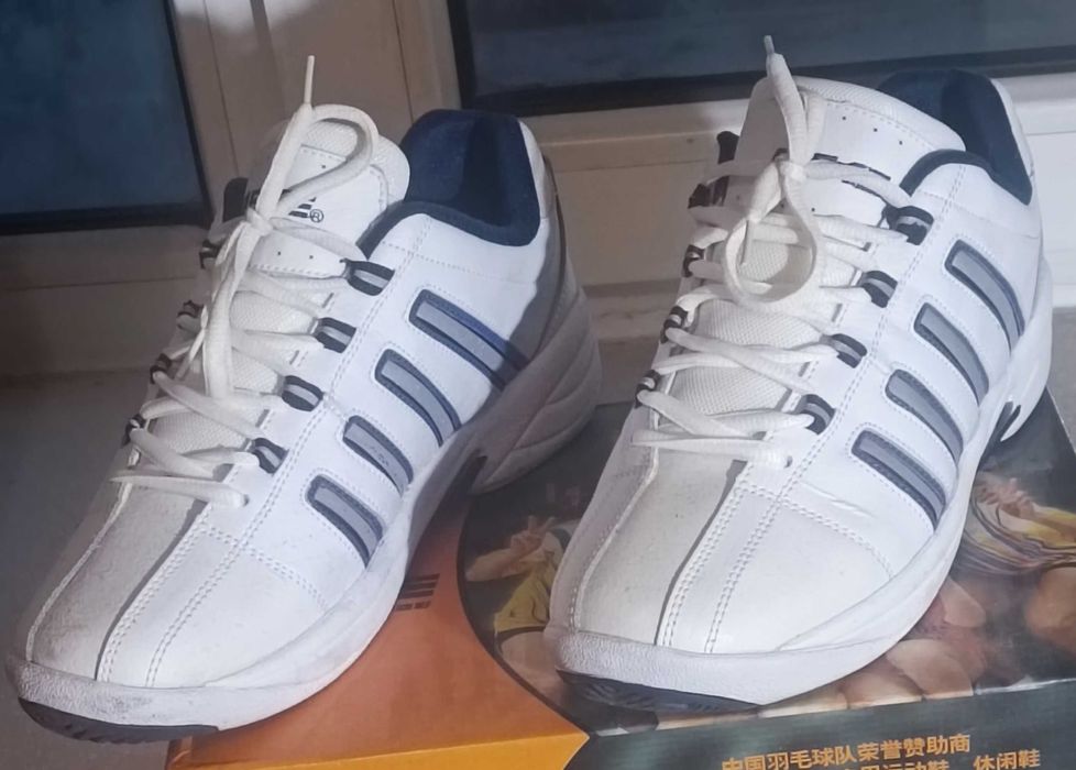 Кроссовки кожаные 40-41 размер