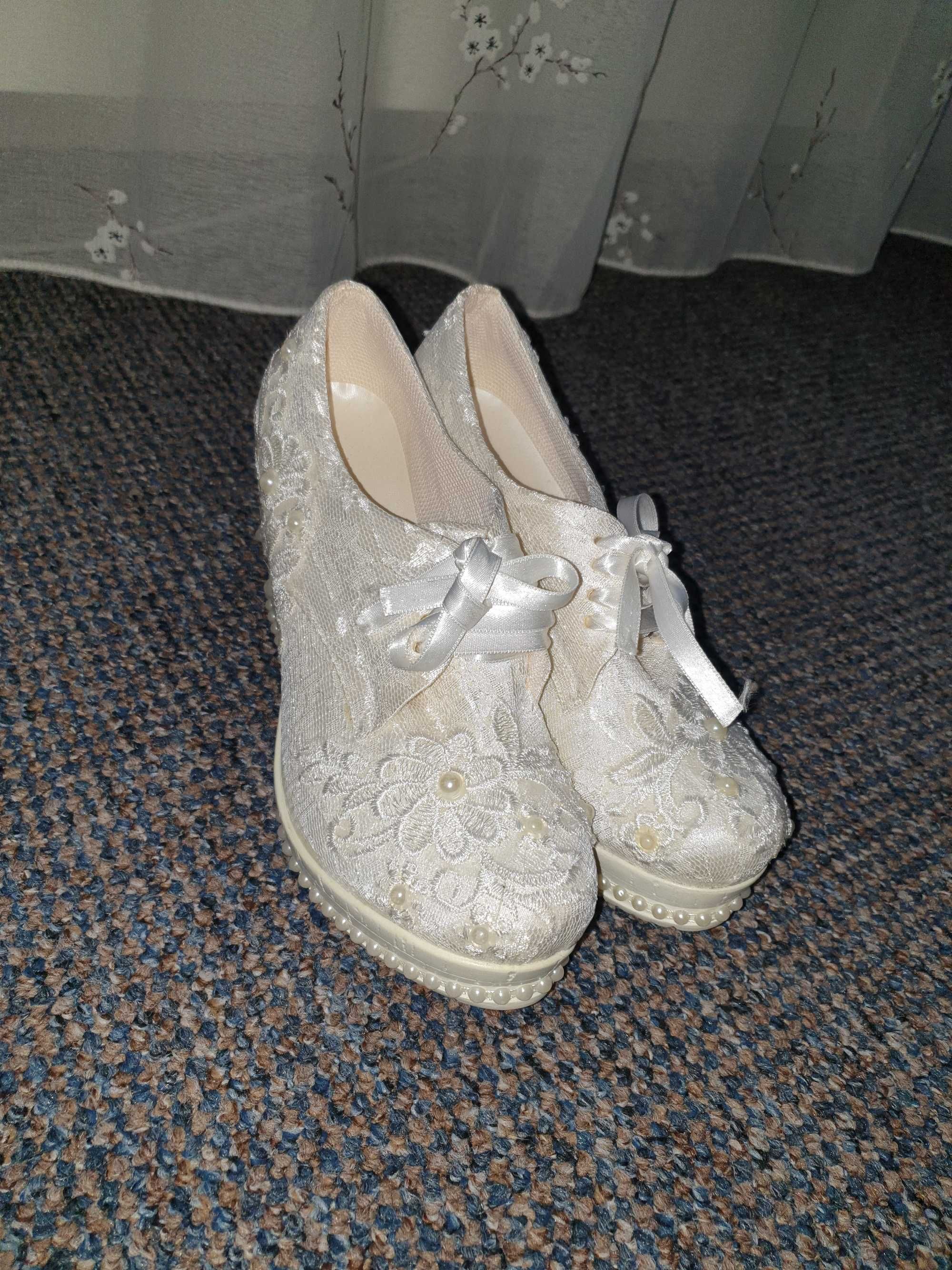 Булчински обувки на платформа