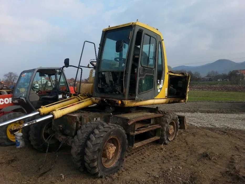 Dezmembrez Excavator Komatsu PW170 sau PC170