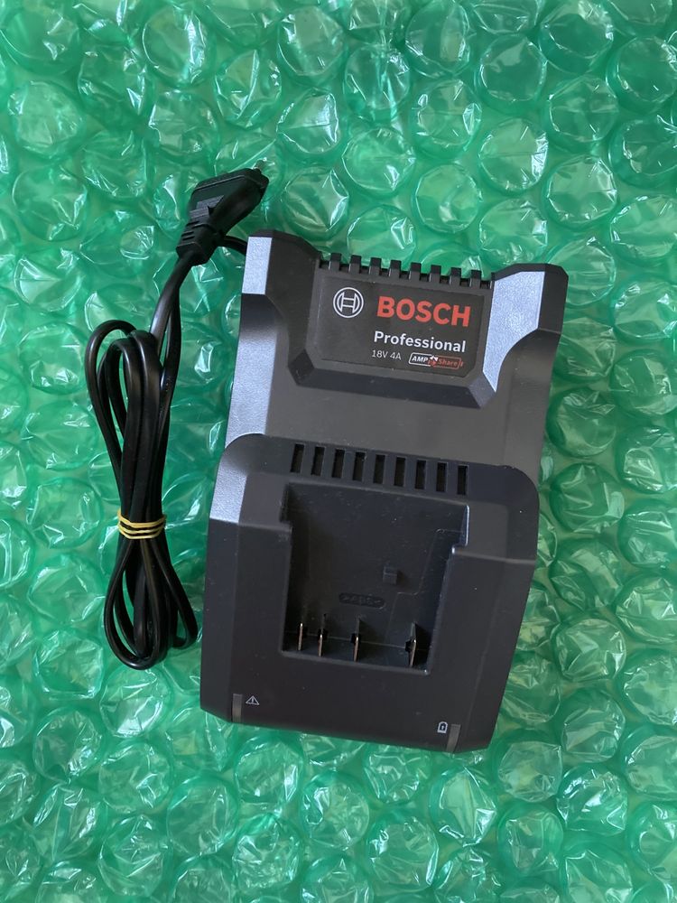 Alimentator Bosch 18v 4A . Incarcator 18v bosch