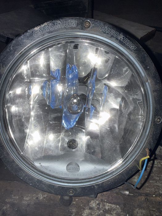 Продават се два броя халогени HELLA.