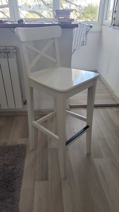vând 2 scaune de bar model Ikea