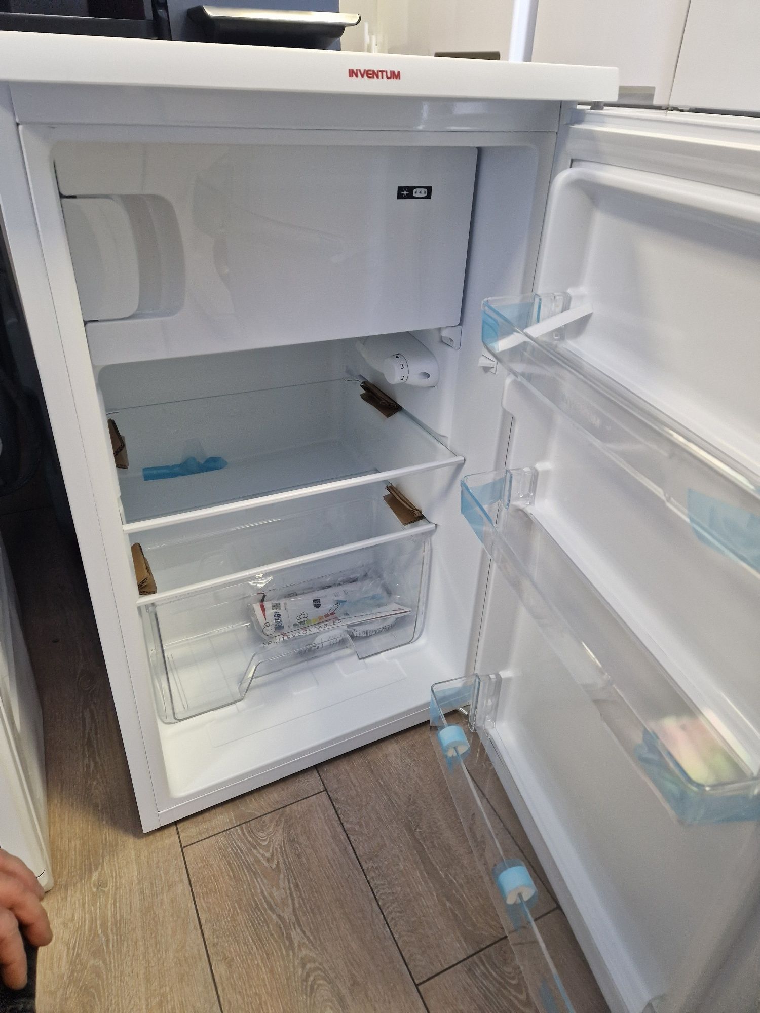Хладилник с фризер Inventum А++ 112 литра