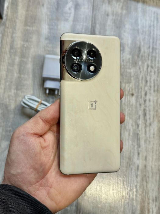 OnePlus 11 5G 256 GB 16+12 GB Ram Отличен