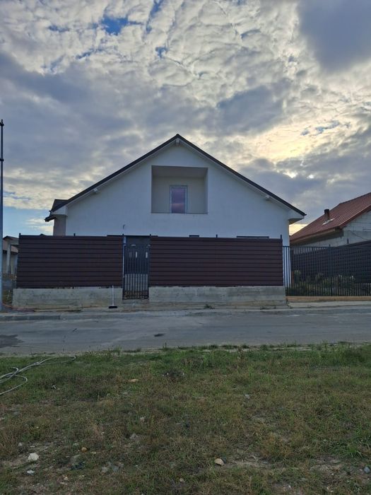 Vand schimb cu apart. casa In Valu lui Traian