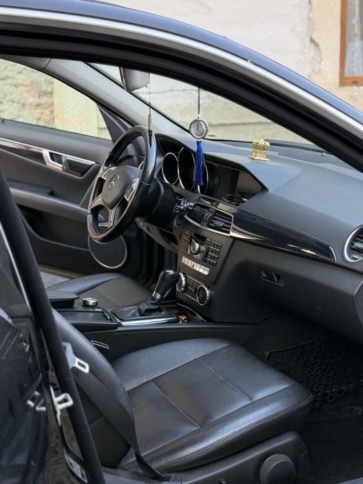 Mercedes-Benz C220