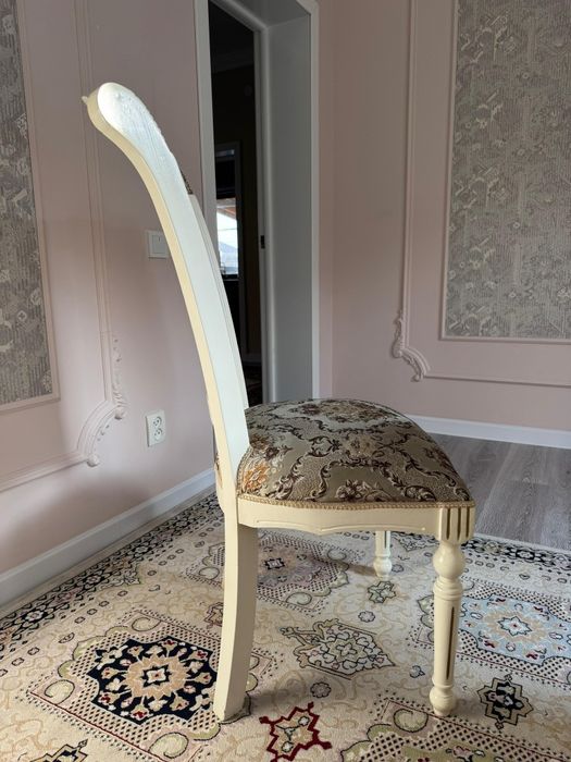 стулья в гостинной в отличном состоянии 19шт б/у