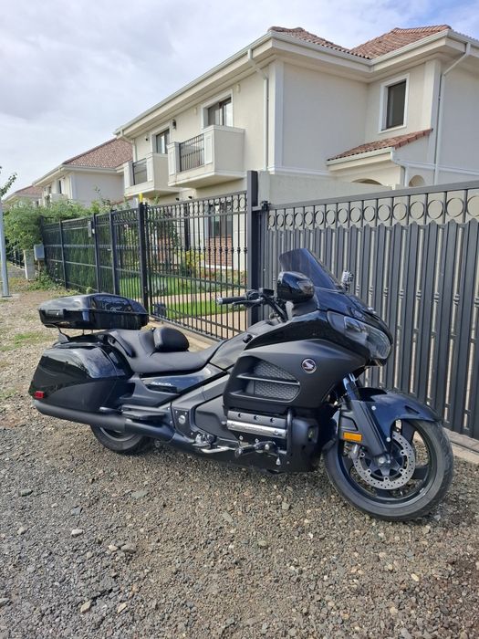 Motociclete HONDA Goldwing F6B si Hornet