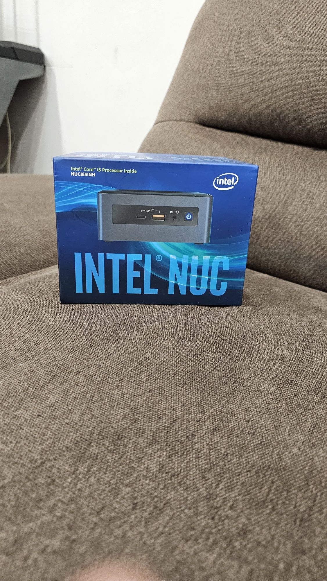 Mini PC Intel NUC 8 Mainstream-G BXNUC8I5INHX cu procesor I5