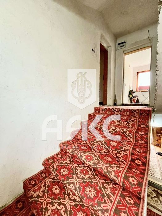 Продава се къща в с.Боснек на 25км от София