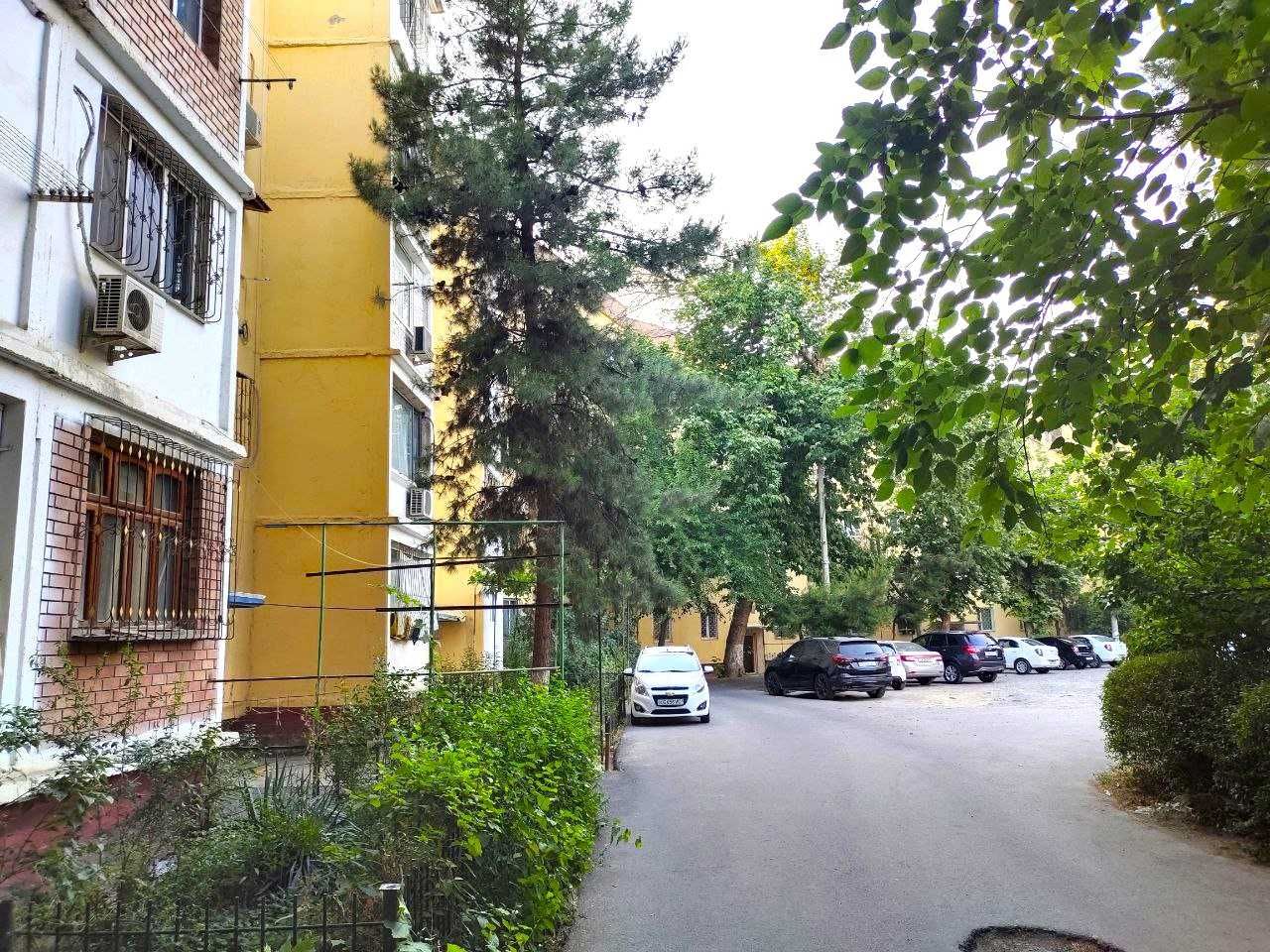 Срочно продаю. Юнусабад 17-кв, 2-к квартира, 56м²,1/5 эт. Без ремонта"
