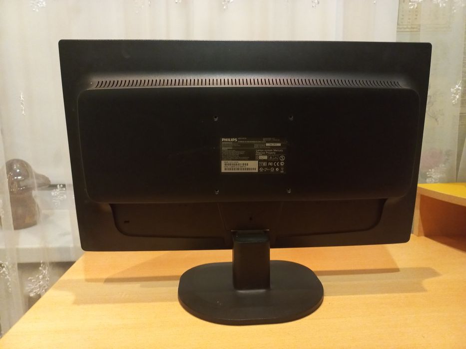 Монитор Philips, размер 21,5