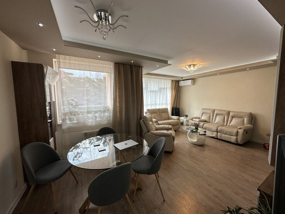 Тристаен апартамент в Манастирски Ливади